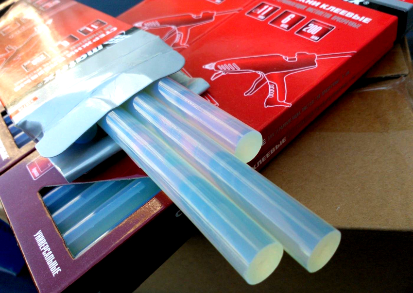 Glue sticks are composed of thermoplastic polymers, resins and plasticizers