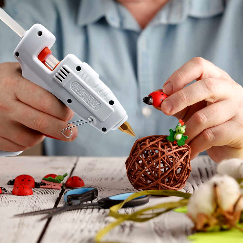 The price of the simplest glue gun starts at 50 rubles