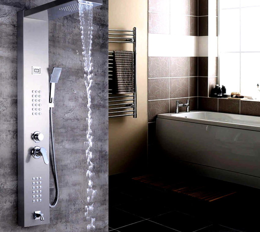 El cos del sistema de dutxa de panell es pot fer de metall, plàstic, vidre i ceràmica