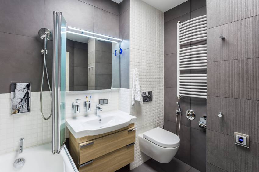 Un lavabo equipat amb una dutxa higiènica és una regadora, molt similar a una dutxa