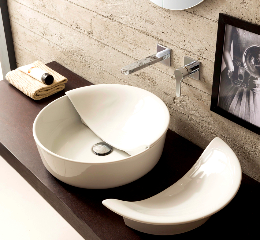 La instal·lació d’un lavabo sobre taulell és un procés molt senzill que fins i tot un especialista sense experiència pot gestionar.