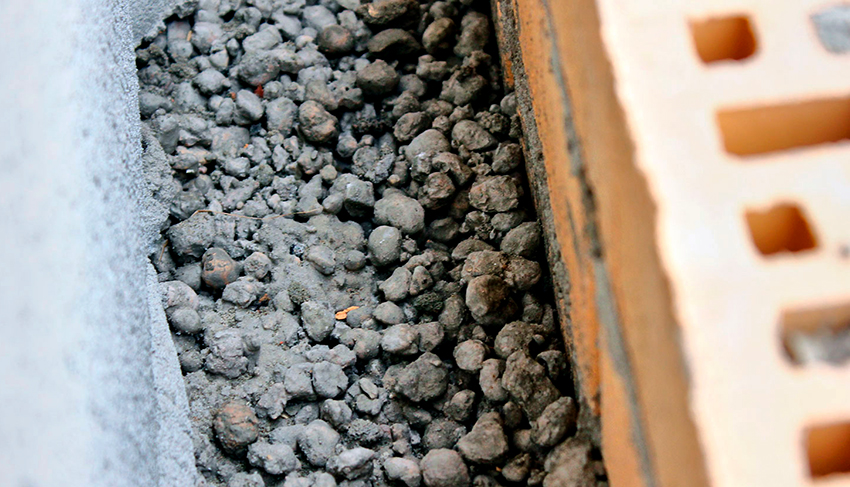 Često se ekspandirana glina koristi za izolaciju privatnih kuća vani.