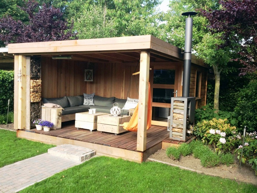 The timber, as a material for the construction of a gazebo, is an ideal solution for a novice builder