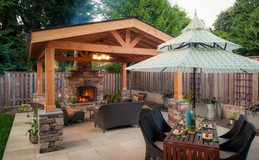 The gazebo can be built in the form of an ordinary canopy on pillars made of timber