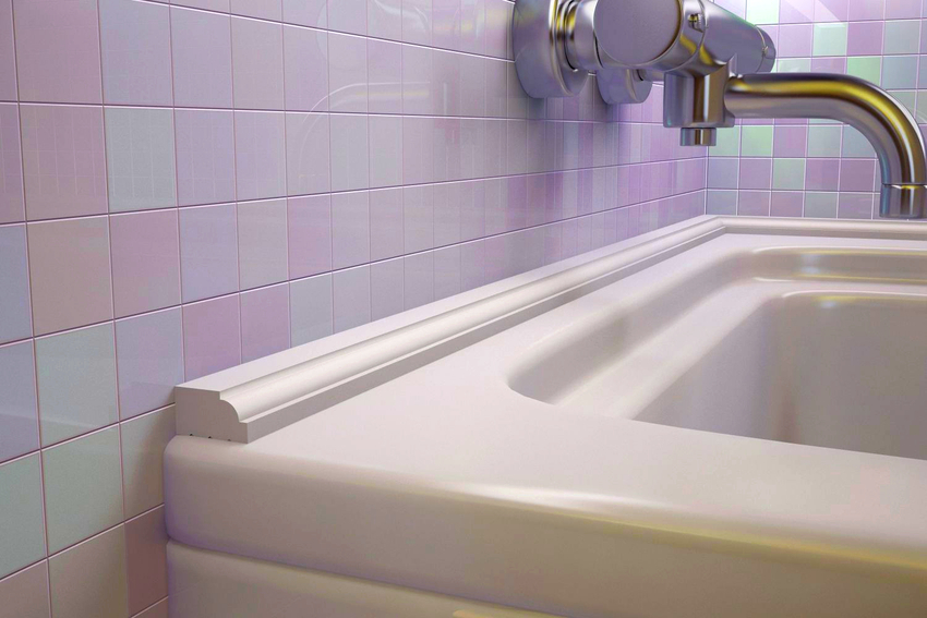 El faldó del bany és una tira segellada que tanca amb força l’espai que s’ha format entre la paret i la fontaneria