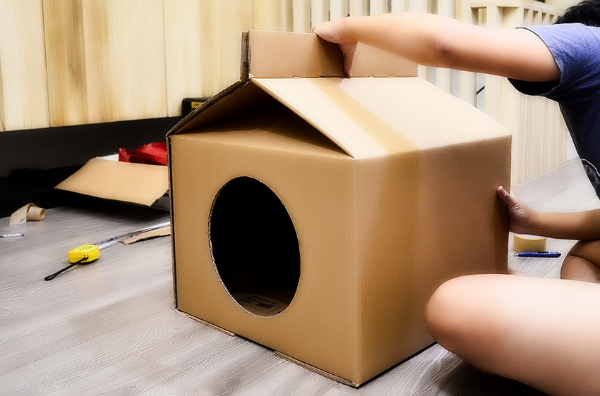 Laatikosta tai pahvista voit tehdä sekä yksinkertaisen että monimutkaisemman talon.