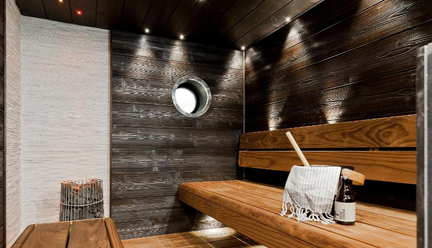 Vægge og loft på badet indeni kan beklædes med brædder eller clapboard