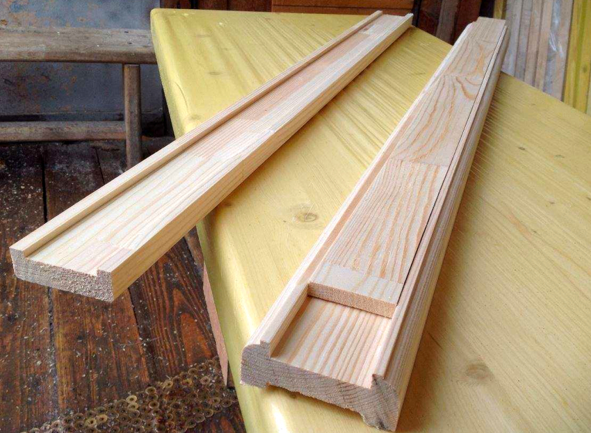 Gelændere er lavet af træbjælker, hvis sektion skal være den samme som sektionen af ​​balustrere