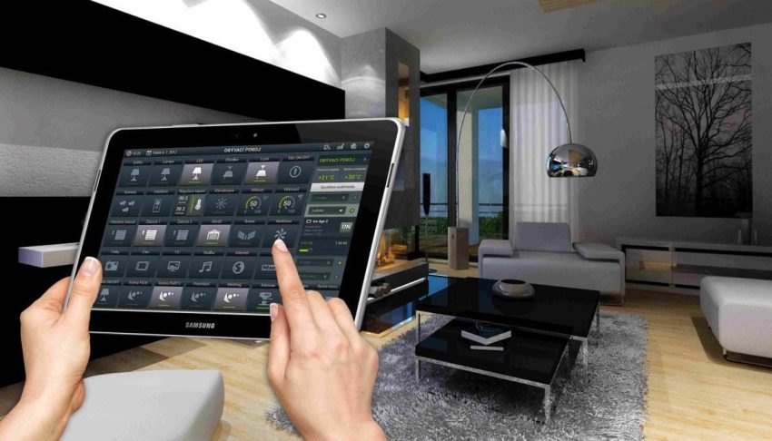Husets funktionalitet er også tilgængelig på en tablet, takket være hvilken du kan styre Smart Home, mens du er langt uden for dit hjem
