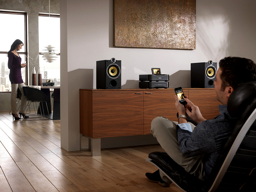 Funkcia viacerých miestností vám umožňuje ovládať audio a video systémy z ktoréhokoľvek rohu bytu
