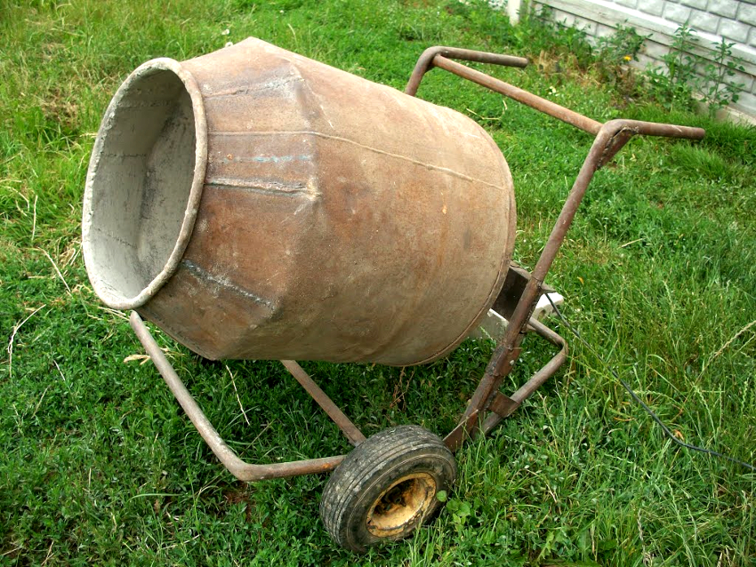 Homemade concrete mixers can have a wide variety of designs.
