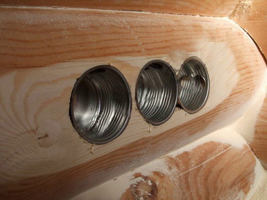 Metal sockets are used only for wooden walls
