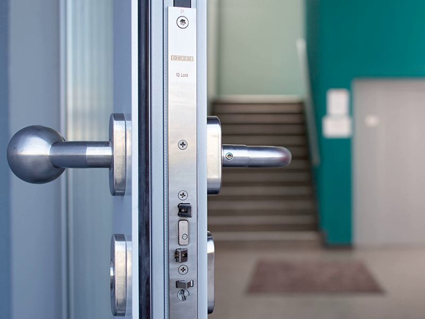 Doors with the Anti-panic system can be installed in residential and public premises