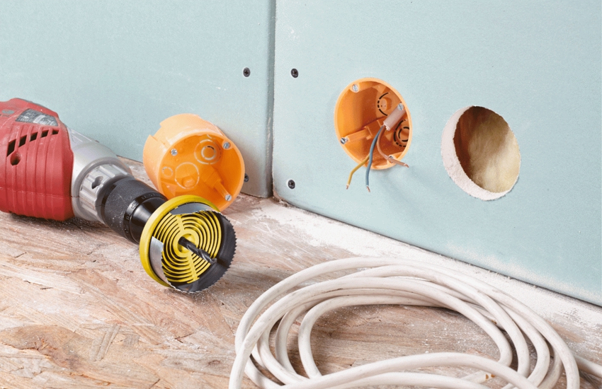 Installing a socket in a plasterboard wall