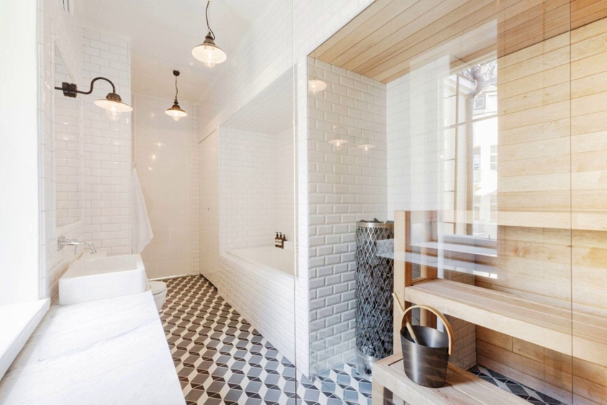 Nie zaleca się przebywania w suchej saunie fińskiej dłużej niż 15 minut