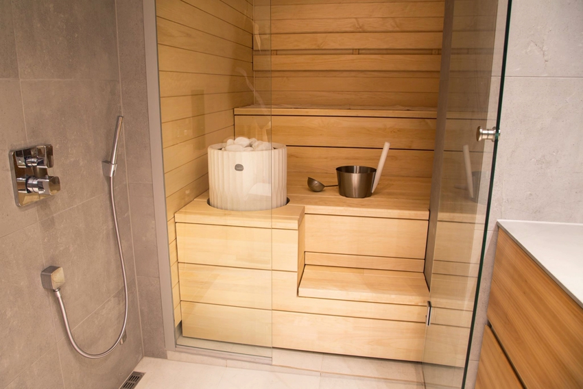 In a sauna with wet steam, the air humidity can increase up to 45%